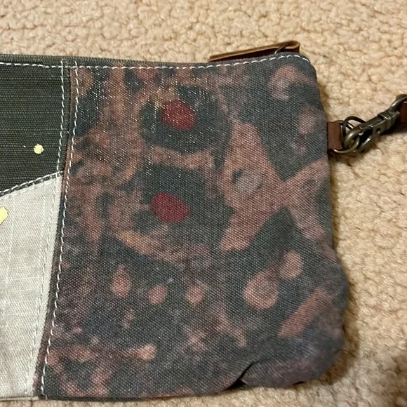 NWT Uchi Hattie Gold Splattered Canvas Wristlet Recycled Clutch Leather Metallic - Picture 10 of 12